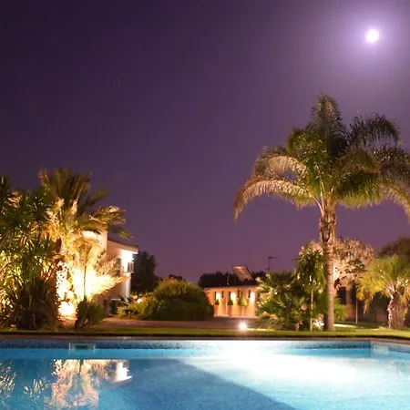 夸特罗斯特尔住宿加早餐旅馆 3* 莱切省卡瓦利诺