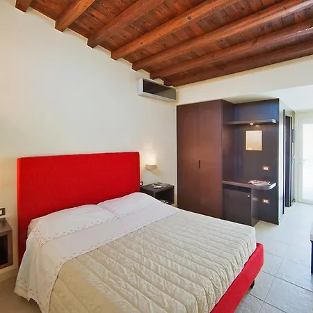 Quattrostelle Каваллино-ди-Лечче