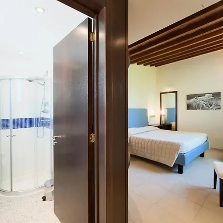 Quattrostelle Каваллино-ди-Лечче